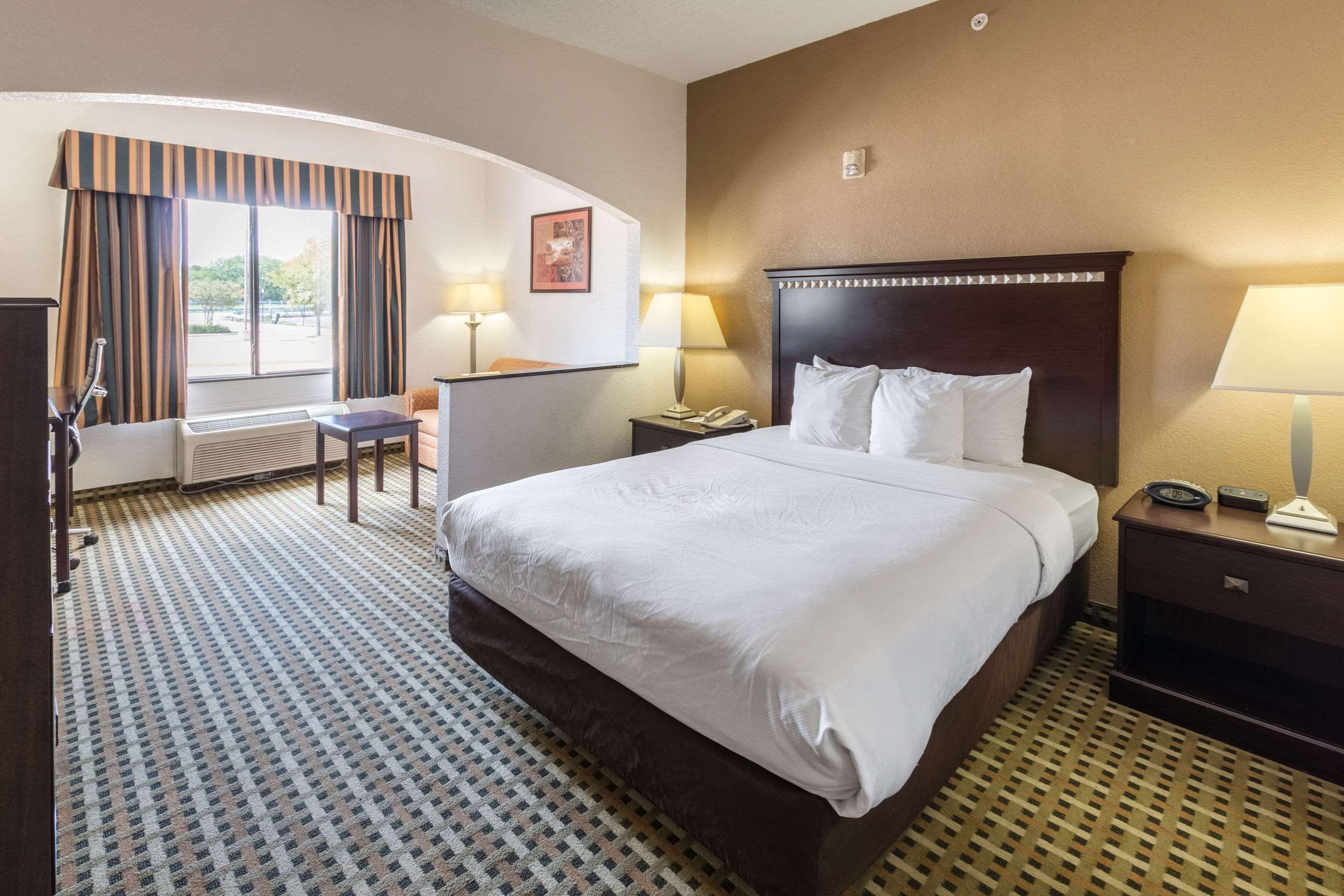 Quality Suites Burleson - Ft Worth Luaran gambar